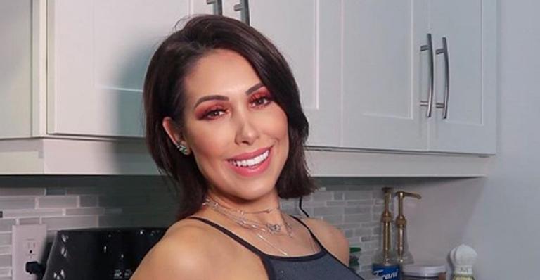 Bella Falconi compartilha montagem e mostra barriga 25 dias após o parto