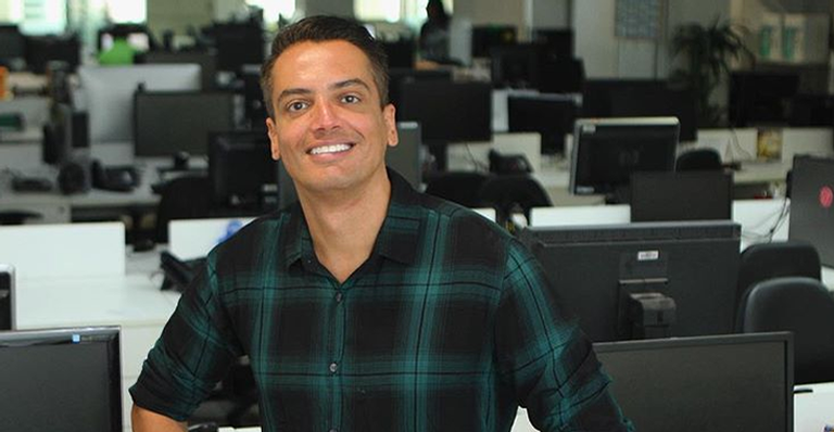 Léo Dias se despede do Fofocalizando e se emociona: ”Não posso viver uma mentira de mentira”