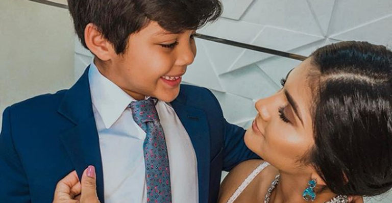 Após polêmica, Mileide Mihaile divide texto emocionante ao lado do filho