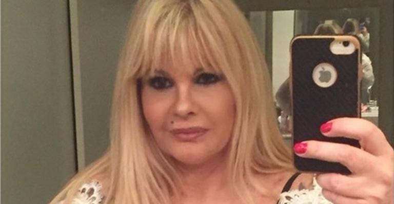 Monique Evans desabafa sobre mudança no corpo: ”Tenho que optar em ter depressão ou ser gordinha”