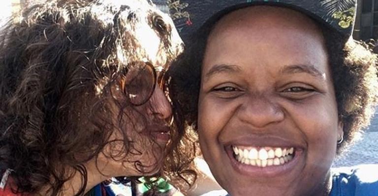 Priscila Tossan, do The Voice Brasil, abre o jogo sobre namoro com modelo: ‘Minha mãe não concorda’