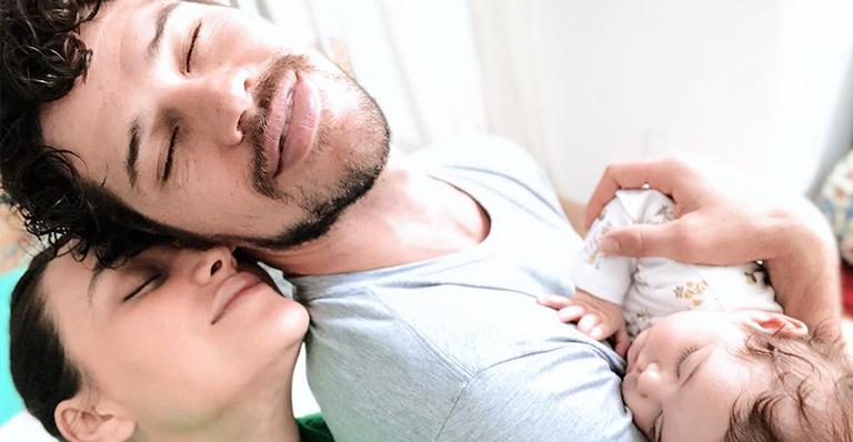 Fofura! José Loreto e Débora Nascimento celebram os 5 meses da filha, Bella