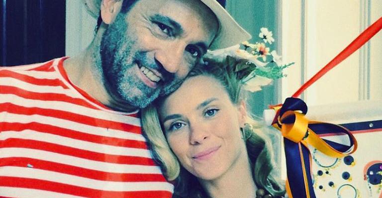 Carolina Dieckmann relembra os 2 anos da morte de Domingos Montagner: ”Saudades de você”