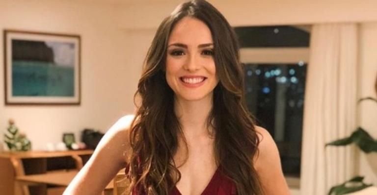 Isabelle Drummond muda radicalmente e surge loira para seu próximo trabalho na Globo