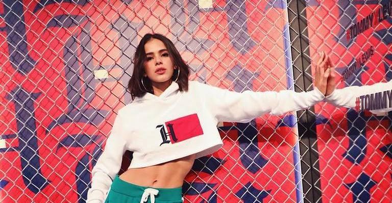 Bruna Marquezine adere a campanha ”#Elenão”, recebe críticas e toma atitude radical