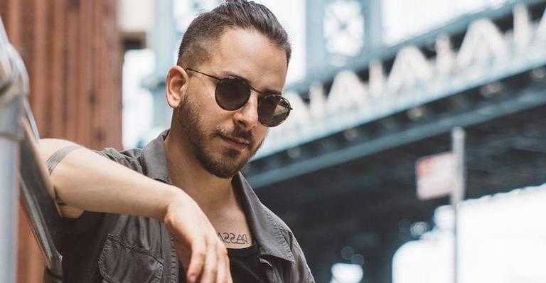 Junior Lima comenta sobre teorias da conspiração de que Sandy & Júnior seria uma farsa