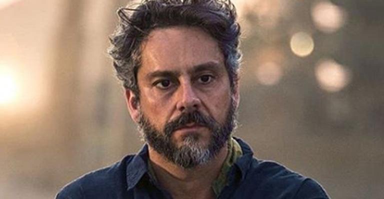 Alexandre Nero mostra rostinho do filho recém-nascido