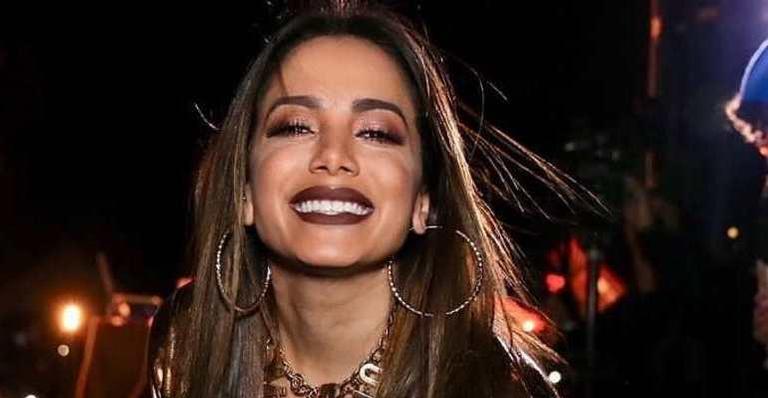 Anitta volta atrás e fala sobre suposto apoio à Bolsonaro:”Estaria apoiando minha própria morte”