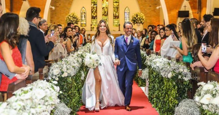 Ronaldo Von e Dani Duf comemoram união com festa luxuosa em São Paulo