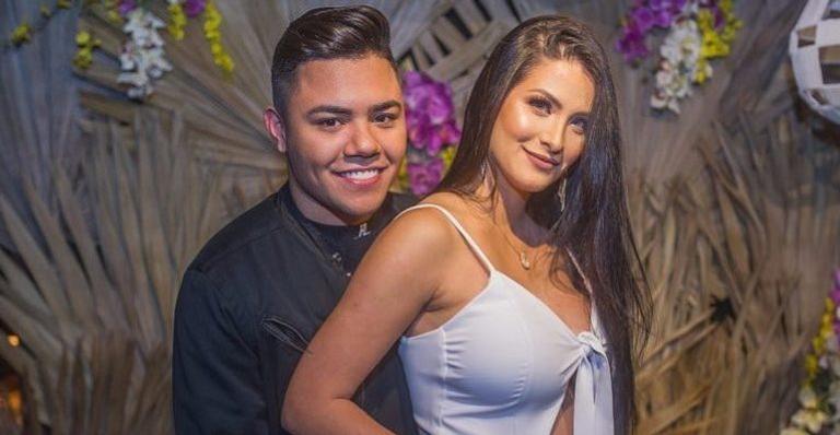 Após alvoroço na web, Felipe Araújo revela que não está junto com a mãe de seu filho; entenda!