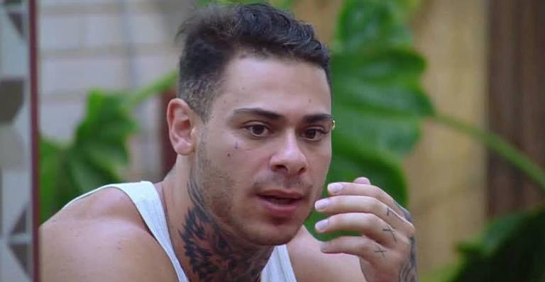 Léo Stronda revela brigas com Anitta: ”Não vou muito com a cara dela”