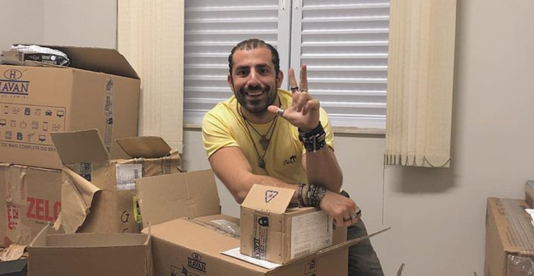 Kaysar Dadour mostra preparativos e presentes que ganhou para recepção da família Síria
