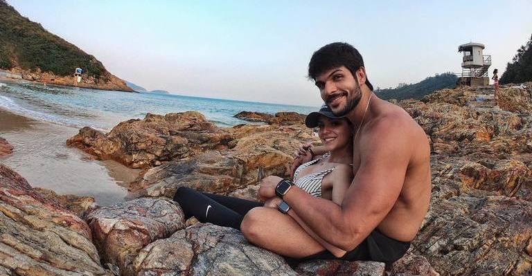 Após se hospedar em hotel com diária de R$ 2 mil, Lucas diz: “Com nossa simplicidade vamos vivendo”