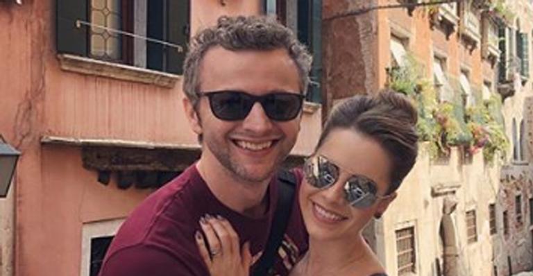 Sandy celebra 10 anos de casamento com viagem romântica