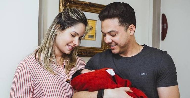 Após nascimento de Dom, Thyane Dantas deixa a maternidade ao lado de Wesley Safadão: ”Em paz”