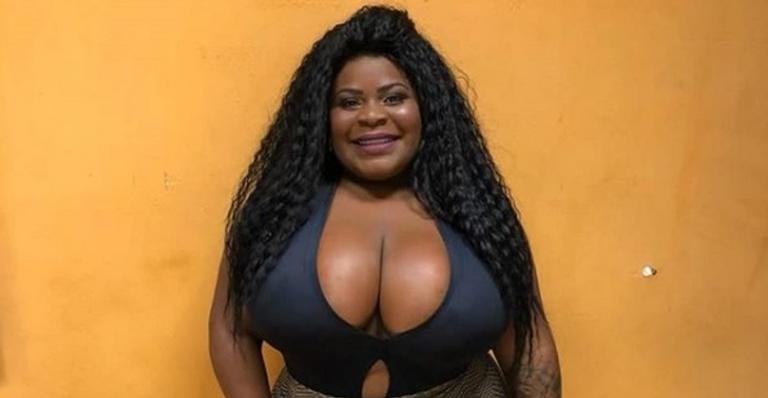 Jojo Maronttinni desabafa sobre tamanho dos seios: ”Olham como se fosse doença”