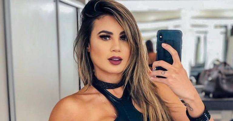 Natacha Horana, bailarina rejeitada por Sérgio Malheiros, posa de calcinha e enlouquece web