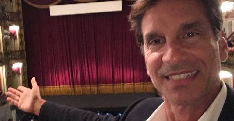 Aos 60 anos, Victor Fasano arranca suspiros ao exibir tanquinho