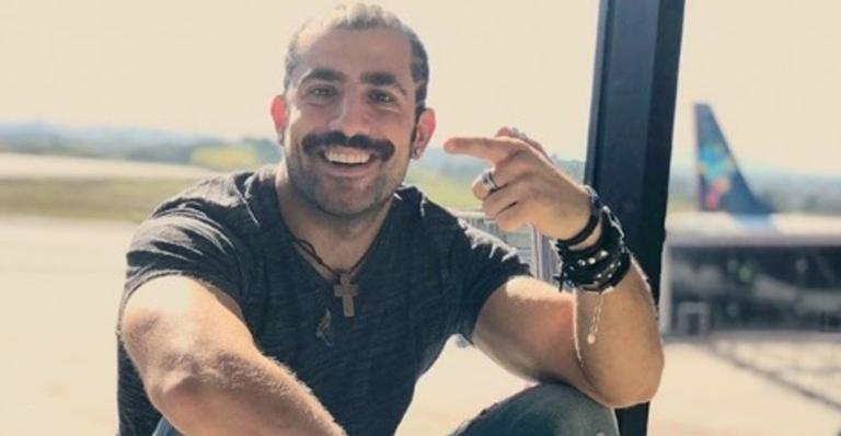 Kaysar comemora e se prepara para receber a família síria que já está a caminho do Brasil
