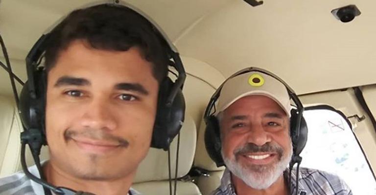 Apaixonado, Lulu Santos posa com o namorado em Minas Gerais