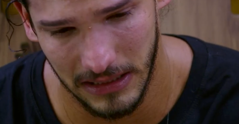 João Zoli revela que irmão está internado em uma clínica de reabilitação