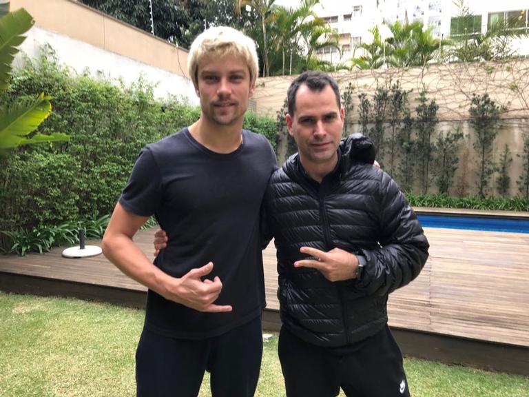 Marcio Lui ensina exercícios para emagrecer com Raphael Sander