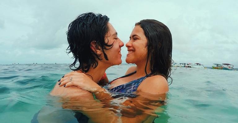 Maísa celebra 1 ano de relacionamento com Nicholas Arashiro