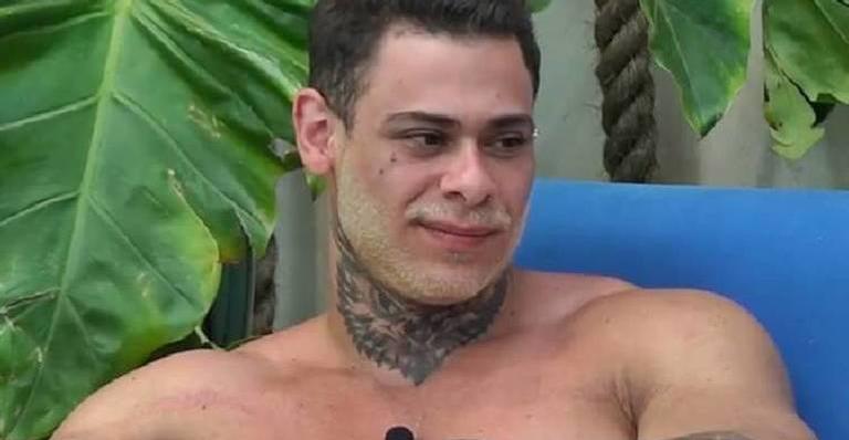 Em ‘A Fazenda’, Léo Stronda se revolta contra participantes e dispara: ”Gente chata e medíocre”