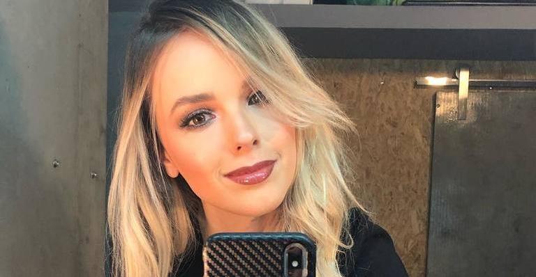 Thaeme Mariôto choca seguidores ao surgir com cabelo preto: ”Parece outra pessoa”