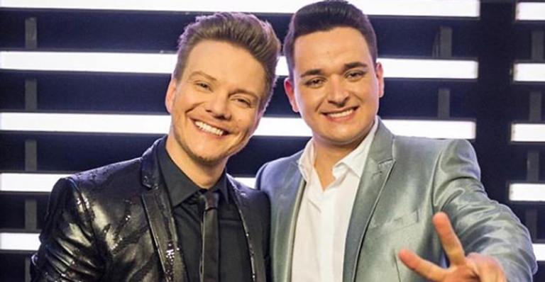 Michel Teló acerta previsão, é tetracampeão do ‘The Voice Brasil’ com Léo Pain e comemora