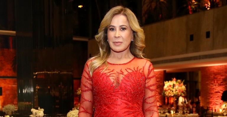 Zilu e Zezé Di Camargo aparecem abraçados em declaração para filha Camilla Camargo após casamento