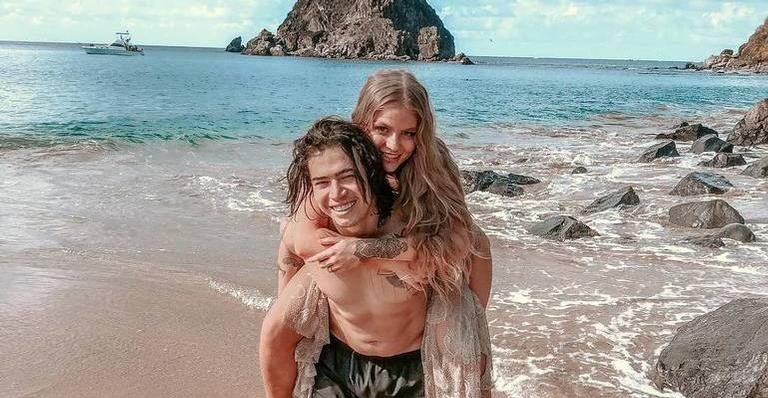 Após trabalhar 12 horas seguidas, Luísa Sonza desabafa para Whindersson: ”Saudade da gente, amor”