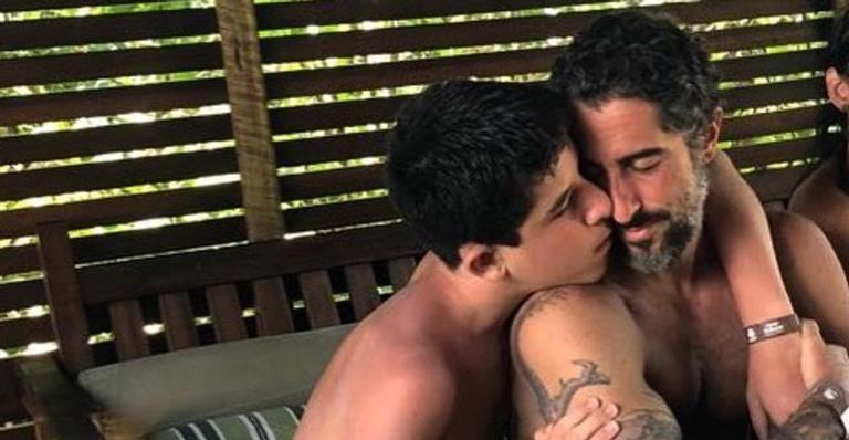 Marcos Mion compartilha momento de amor com o filho e fala como superou barreira do autismo