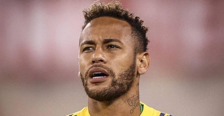 Neymar Jr. aparece com visual novo para jogo da Liga dos Campeões