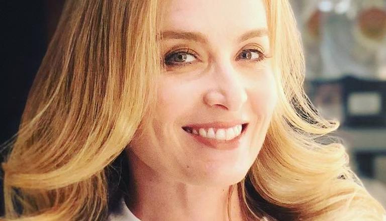 Angélica mostra seu filho tocando sua música ‘Vou de Táxi’ no piano