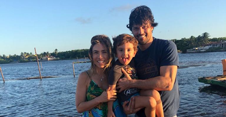 Fabio Faria posta foto rara com a família reunida e se declara a Patricia Abravanel em aniversário