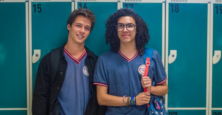 Giovanni Dopico e Pedro Vinícius quebram silêncio e celebram beijo gay em ‘Malhação’