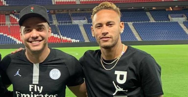 Neymar Jr. dá presentão para Yhudy, filho de Wesley Safadão