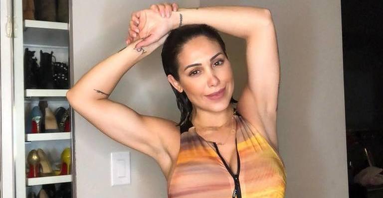 Bella Falconi revela que filha caçula não mama no peito: ”Muito estressante”
