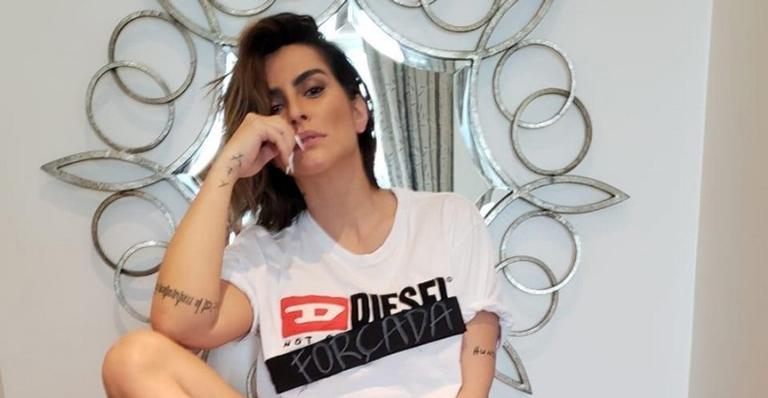 Sensual, Cleo faz pose ousada e rebate críticos: ”Não sou obrigada”