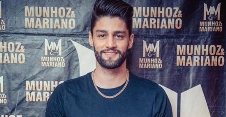 Munhoz, da dupla com Mariano, recebe alta do hospital após passar por cirurgia