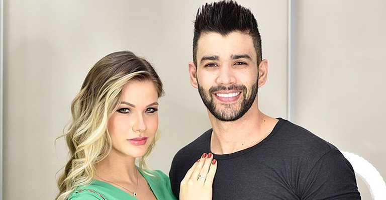Paizão: Gusttavo Lima acorda cedinho e é flagrado ninando o filho de apenas dois meses, Samuel
