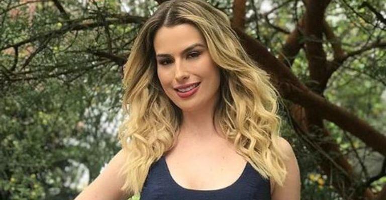 Fernanda Keulla radicaliza e aparece de cabelo curtinho para evento em São Paulo