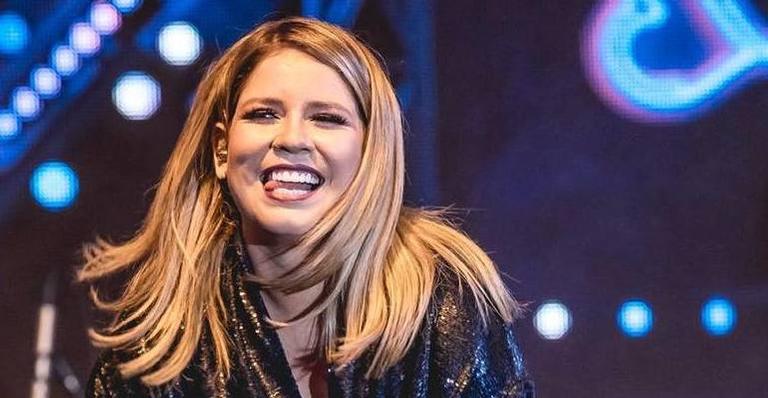 Em NY, Marília Mendonça não é reconhecida em bar e desabafa: ”Sinto falta da minha fama”