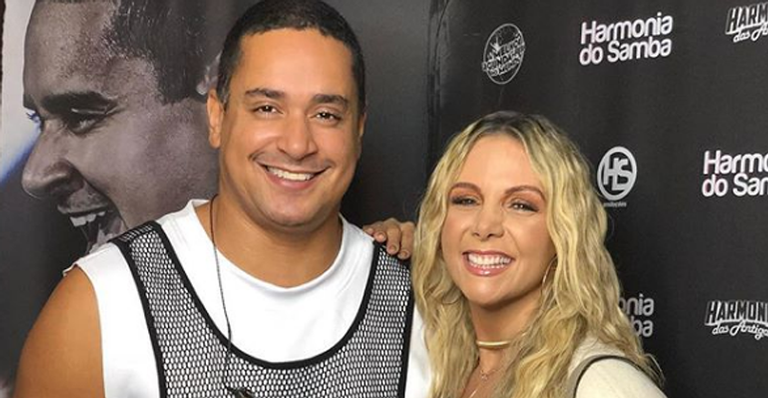 Carla Perez é flagrada dando beijão em Xanddy e ganha declaração romântica do marido