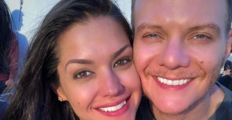 Michel Teló aproveita noite romântica ao lado de Thais Fersoza após passar perrengue em Londrina