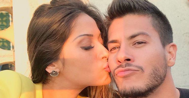 Prestes à dar a luz, Mayra Cardi exibe arte feita por Arthur Aguiar em seu barrigão