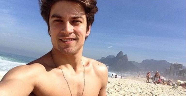 Apaixonado, Raphael Sander exibe nova namorada e se declara: ”Achei a dona do meu coração”