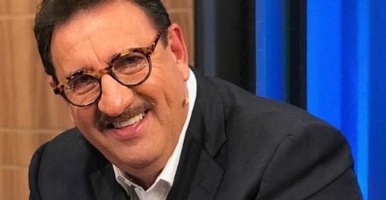 Ratinho surge irreconhecível ao relembrar clique antigo ainda em preto e branco: ”Outra pessoa”