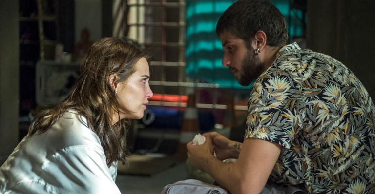 Rosa revela para Ícaro que Valentim é o filho roubado de Luzia